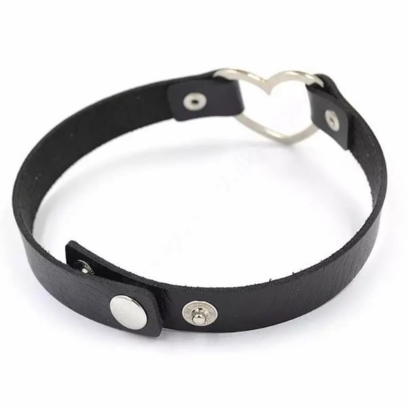 Heart Ring Leather Choker - Picture 3 of 5